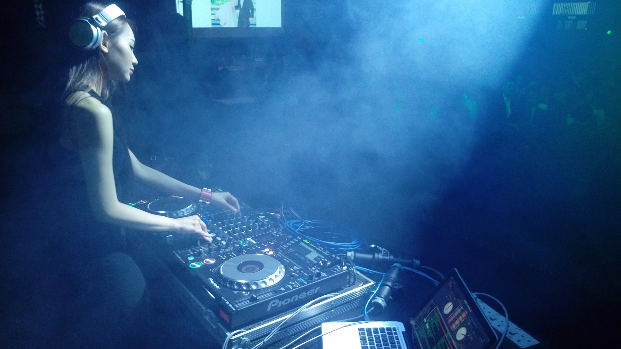 Special effects including fog machines and lasers for events